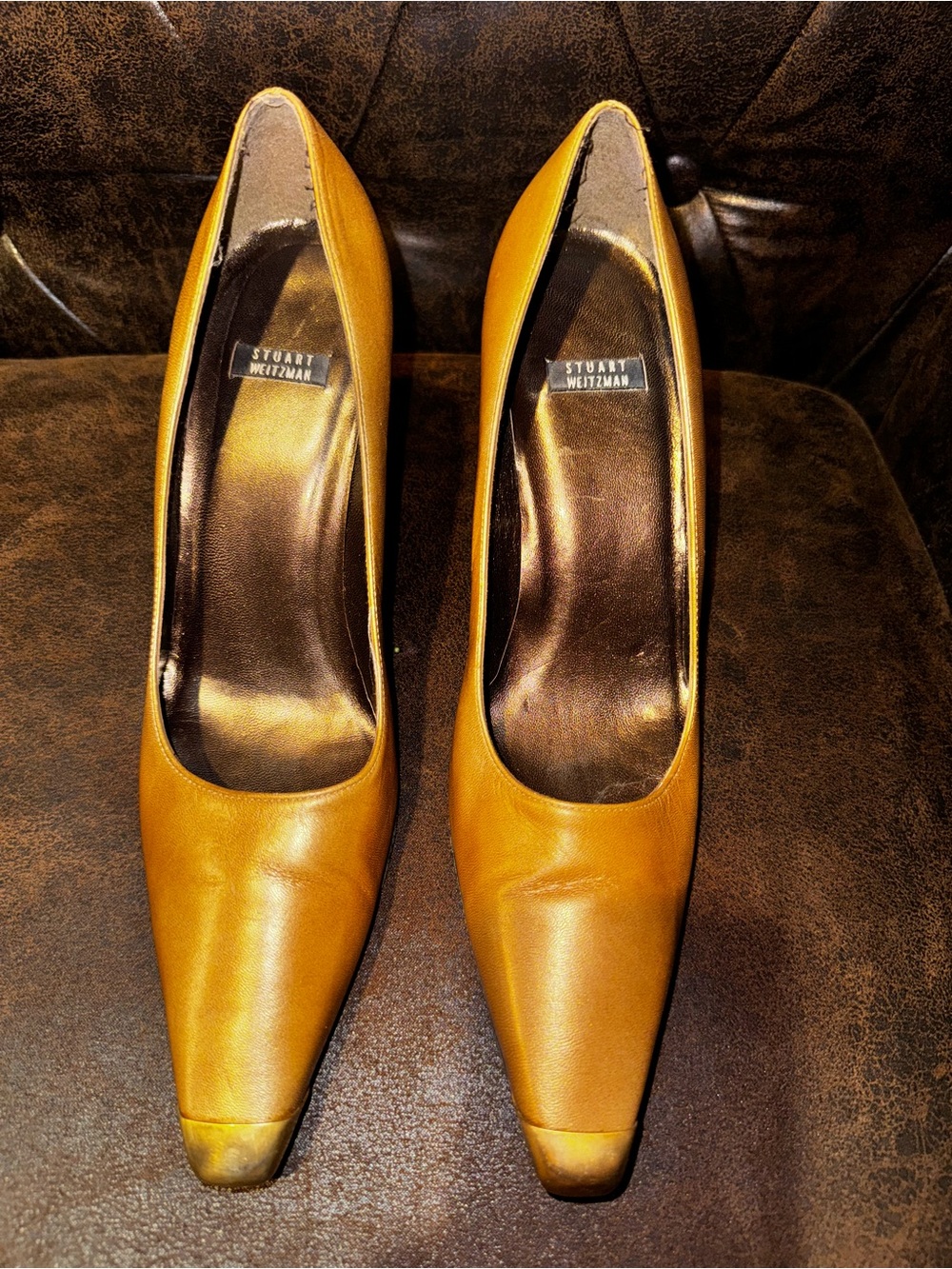 Stuart Weitzman Vintage Leather Gold Cap Toe Kitten Heel Pumps 9.5